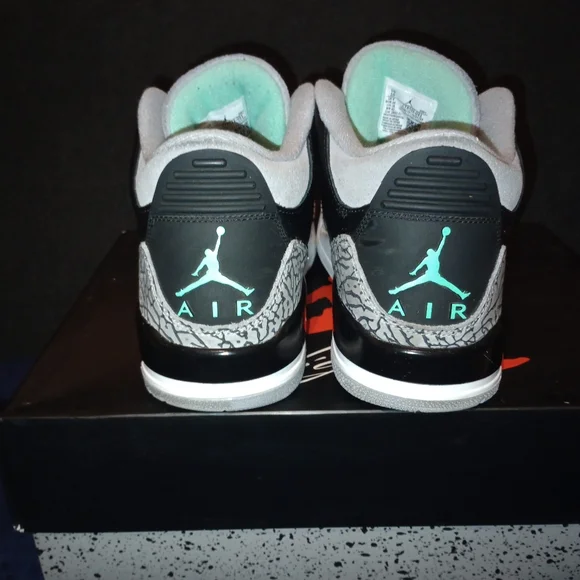 EUC Air Jordan 3 Retro Green Glow Men's Size 10 - Picture 4 of 10